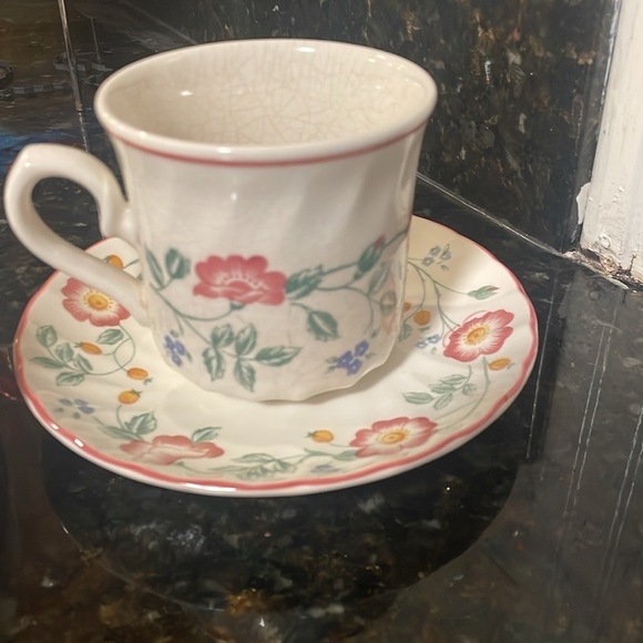 Churchill in Staffordshire fine tableware England six cups with saucers. - Picture 3 of 6